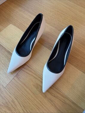 HM white and black linen kitten heels